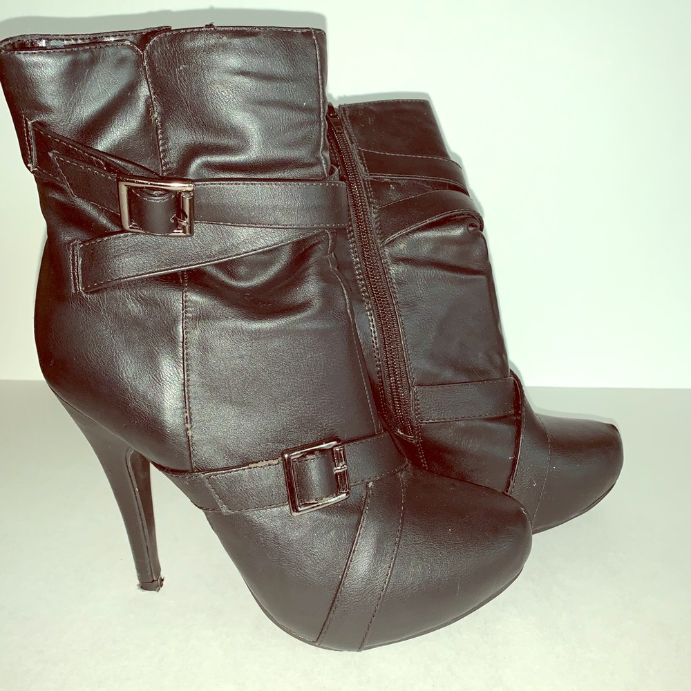 Charlotte Russe size 8 black boots